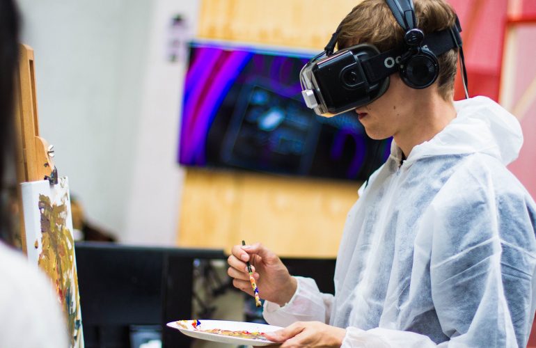 Find Out How Virtual Reality Tour Will Shape The Future